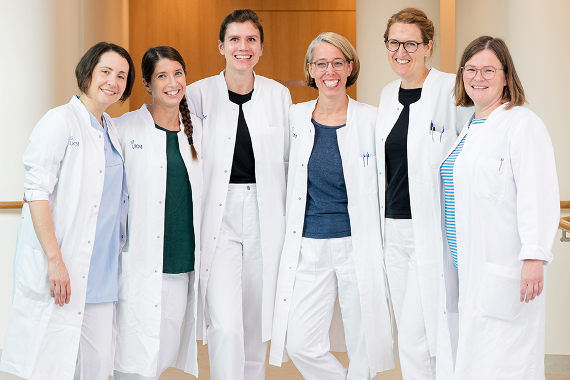 UKM Geburtshilfe | Teamfoto von sechs Ärztinnen